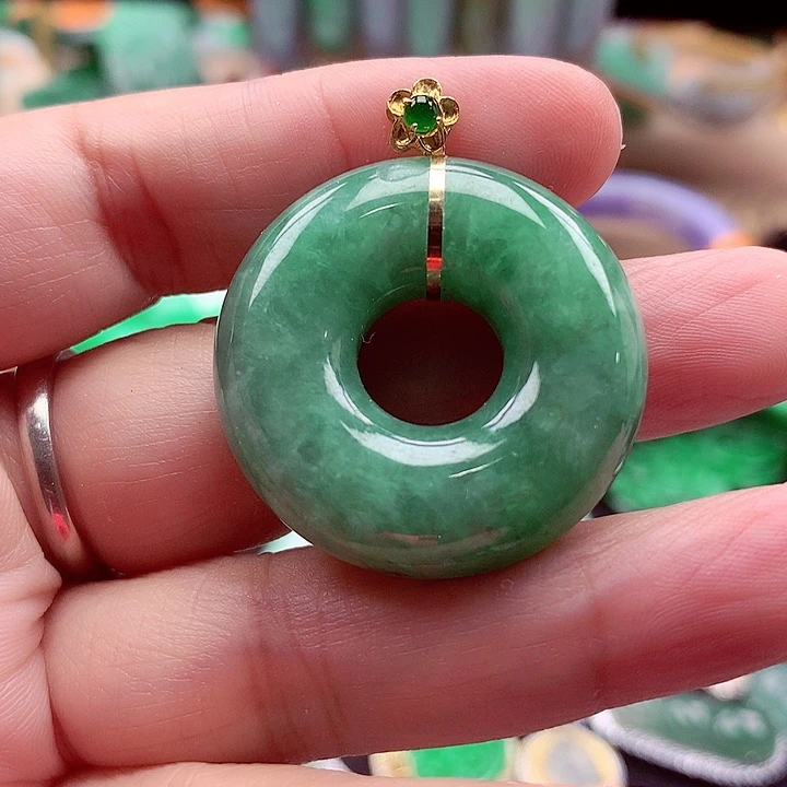 翡翠18K金镶嵌颈饰翡翠