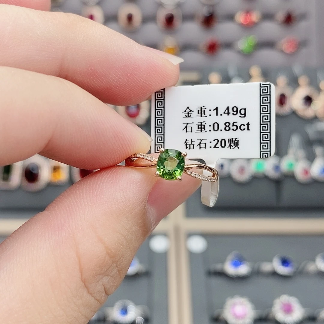 碧玺戒指18K金镶嵌0.85。