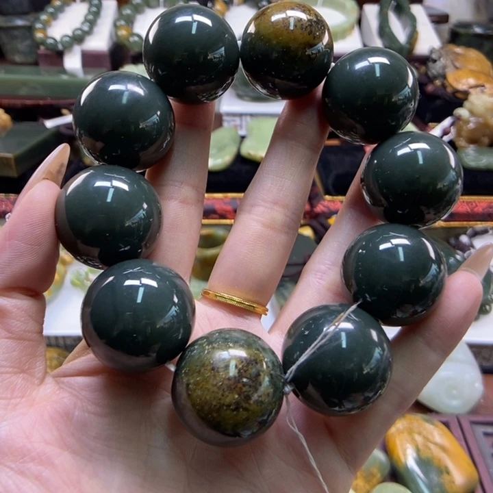 未镶嵌手串岫岩河磨玉（透闪石质玉）