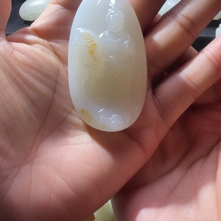 凡***春和田玉未镶嵌颈饰