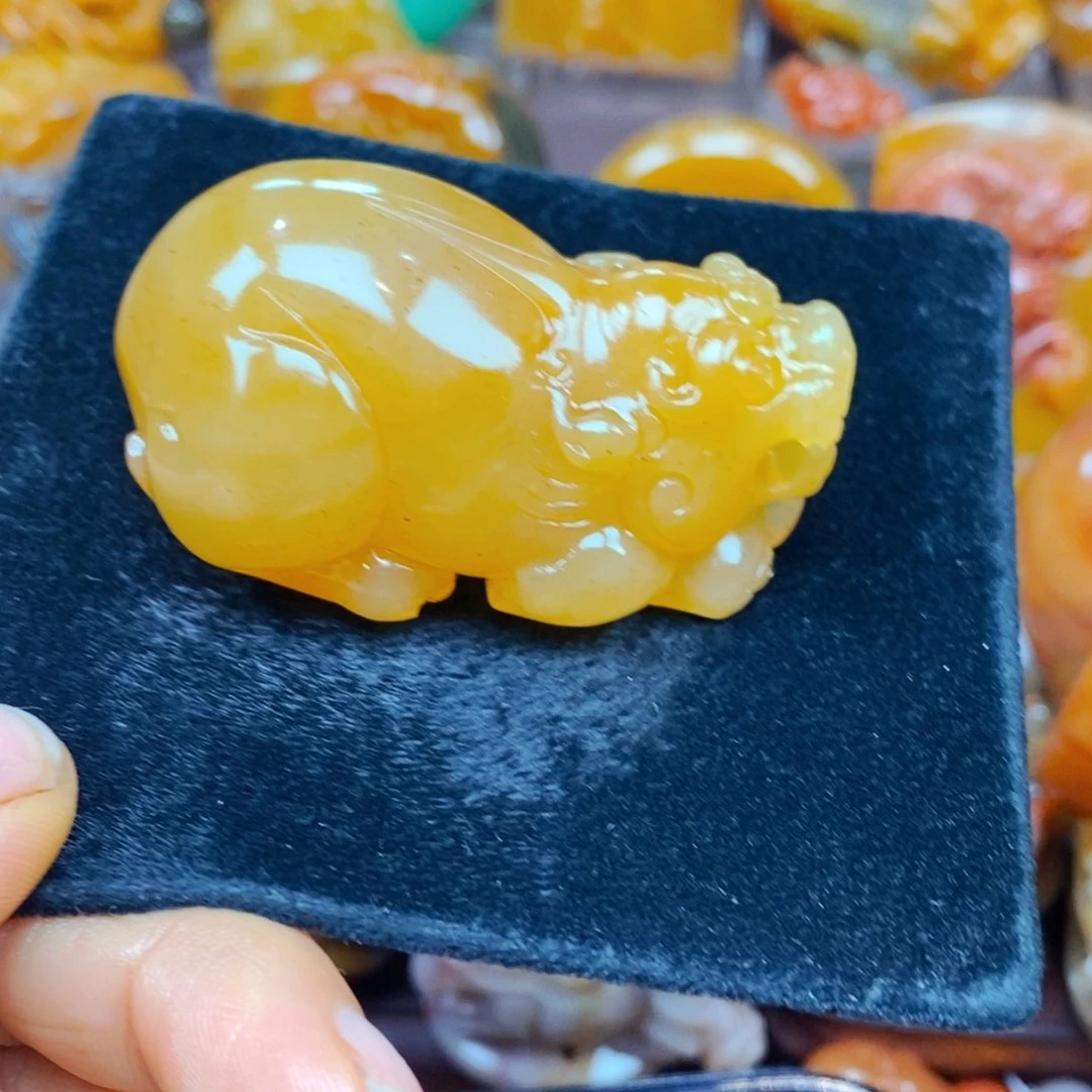 未镶嵌石英质玉（黄龙玉）颈饰