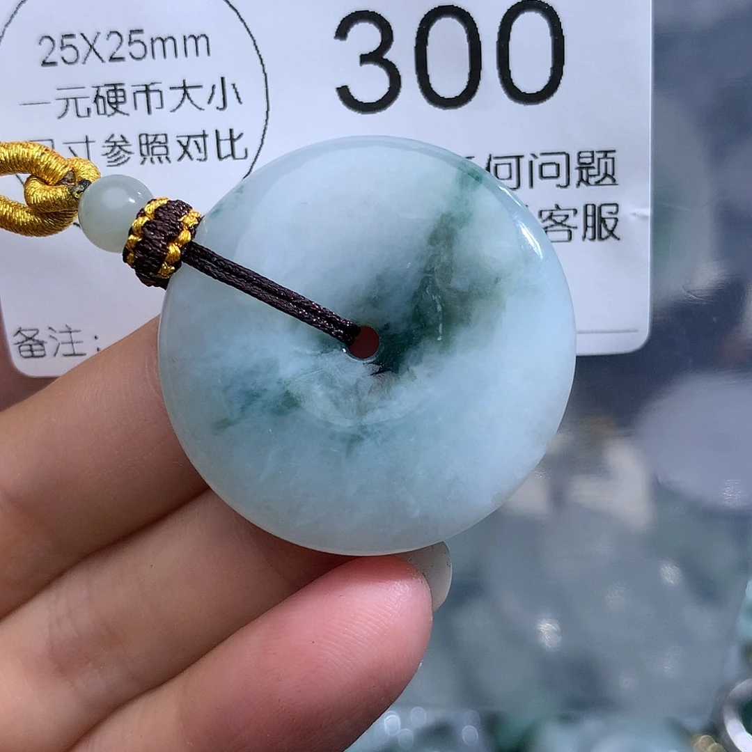 翡翠未镶嵌颈饰300。