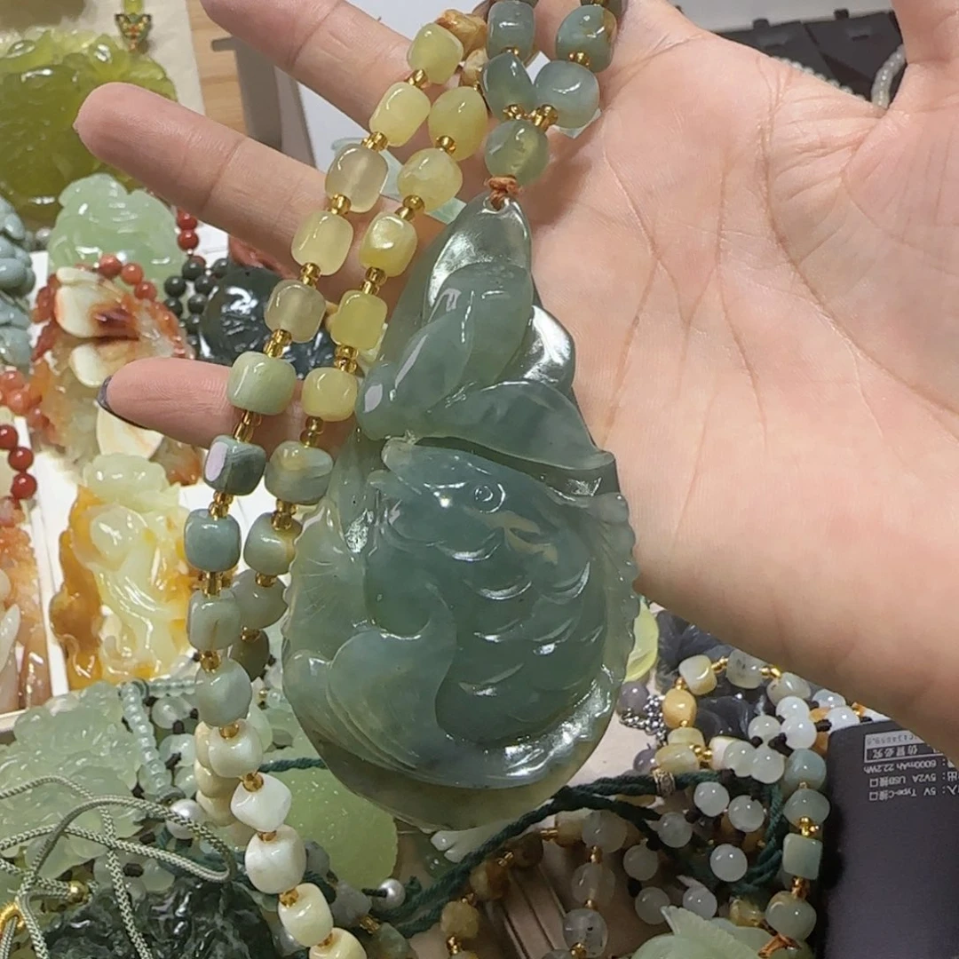 未镶嵌蛇纹石玉吊坠