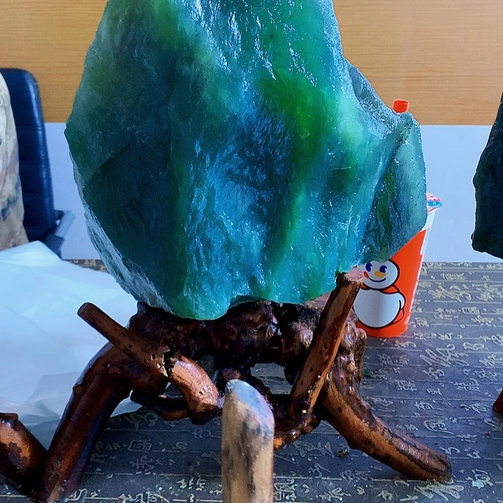 未镶嵌蛇纹石玉珠宝奇石