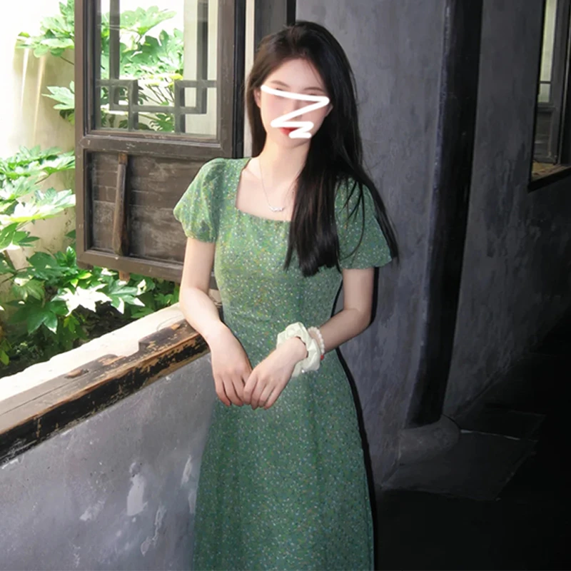 2666茶歇法式方领碎花连衣裙子女春季2025新款度假显瘦长裙