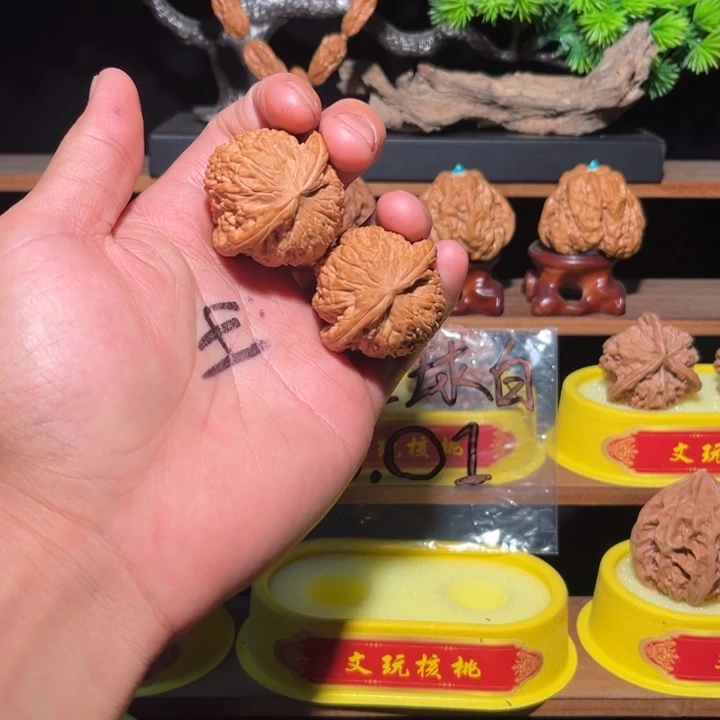 苏****吊坠文玩核桃白狮子