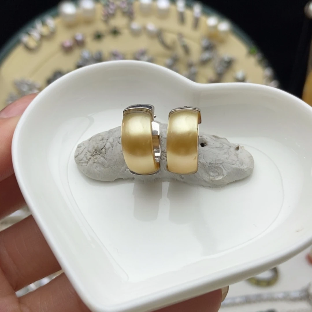 画框银S925镶嵌海水珍珠金珠耳扣