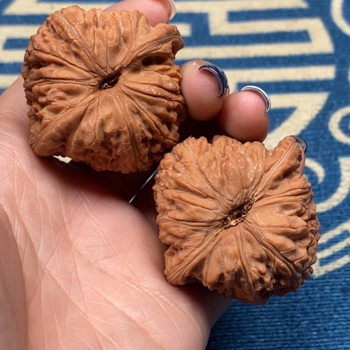 一***雨文玩核桃吊坠泥鳅背