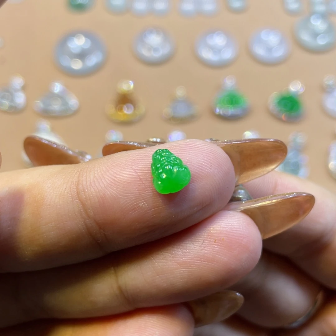 定制翡翠未镶嵌貔貅