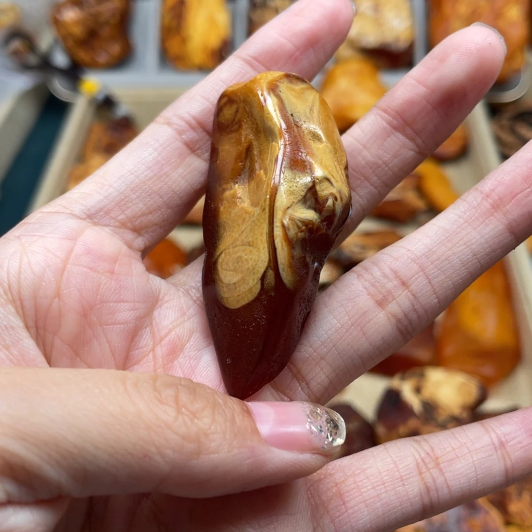 未镶嵌琥珀珠宝奇石