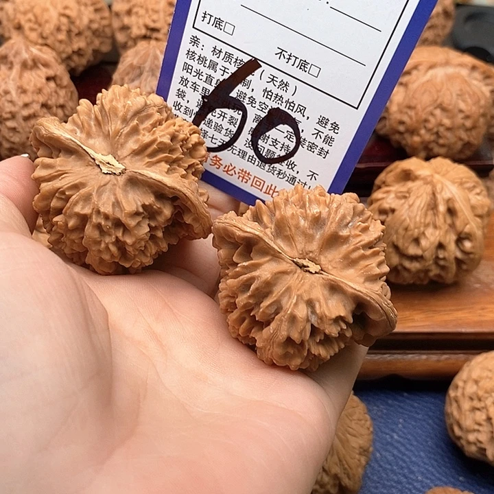 桃核吊坠满天星狮子头47