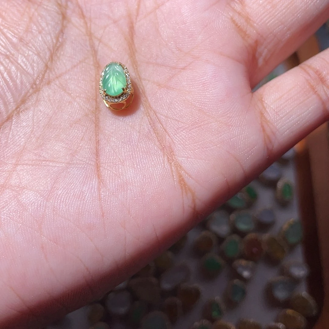 吊坠(不含链)18K金镶嵌翡翠