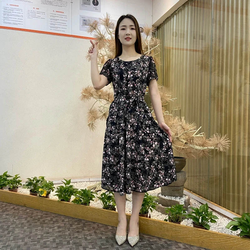 2025新款短袖减龄碎花裙女洋气印花中长款妈妈装圆领气质遮肉显瘦