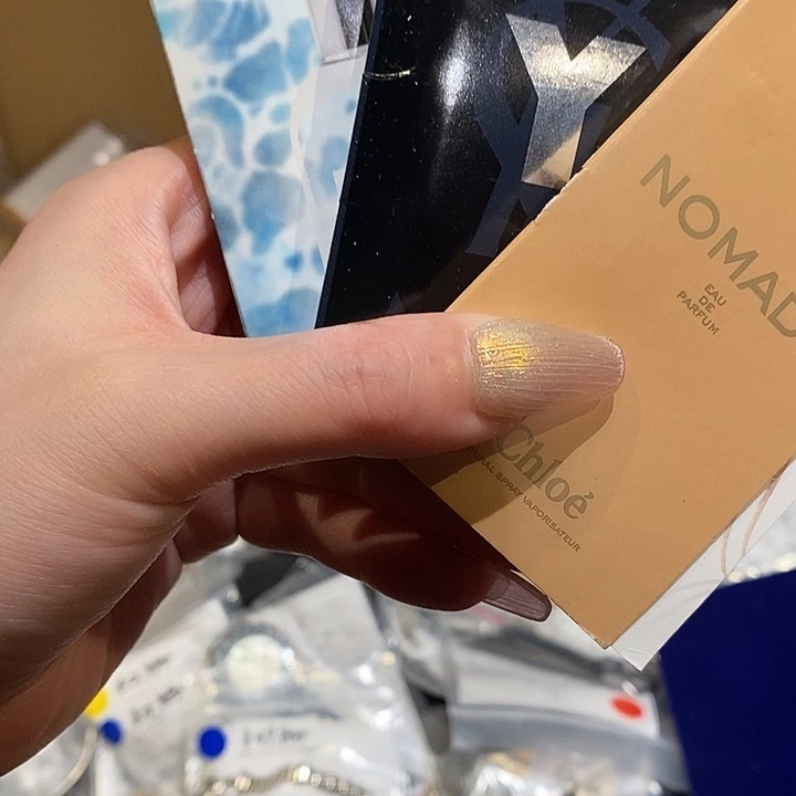 羊***咦中古香水沐浴露持久留