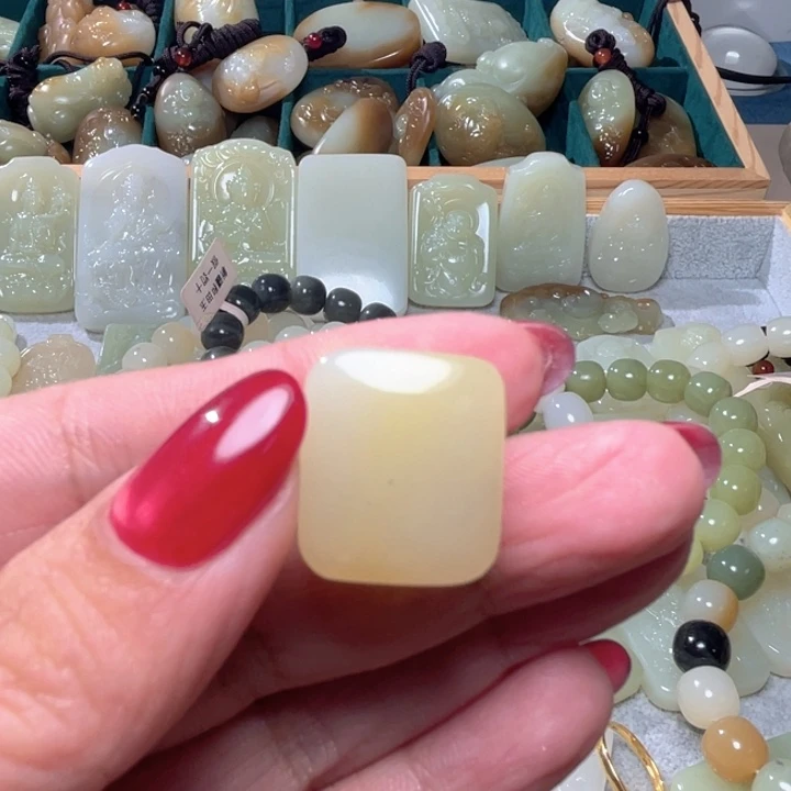 未镶嵌和田玉（糖玉）珠宝半成品