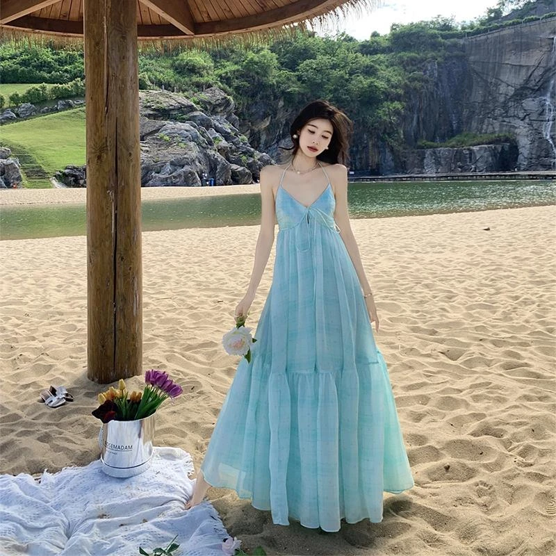 FAVMARTHA法式气质薄荷绿挂脖吊带连衣裙女夏季三亚海边度假露背