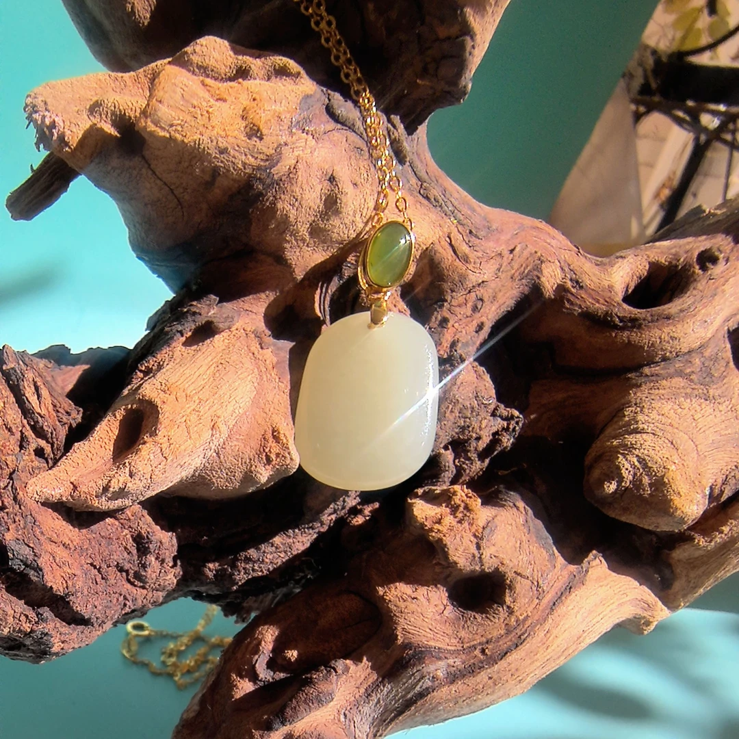 沐银时代s925银无事牌+和田玉蛋面耳钉 多样性发货