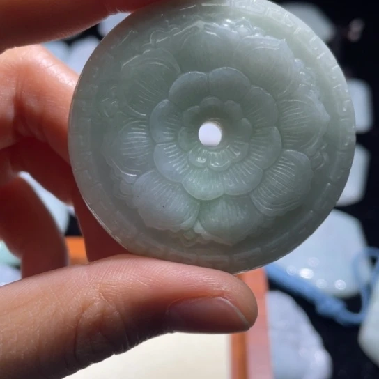 翡翠未镶嵌颈饰扣子