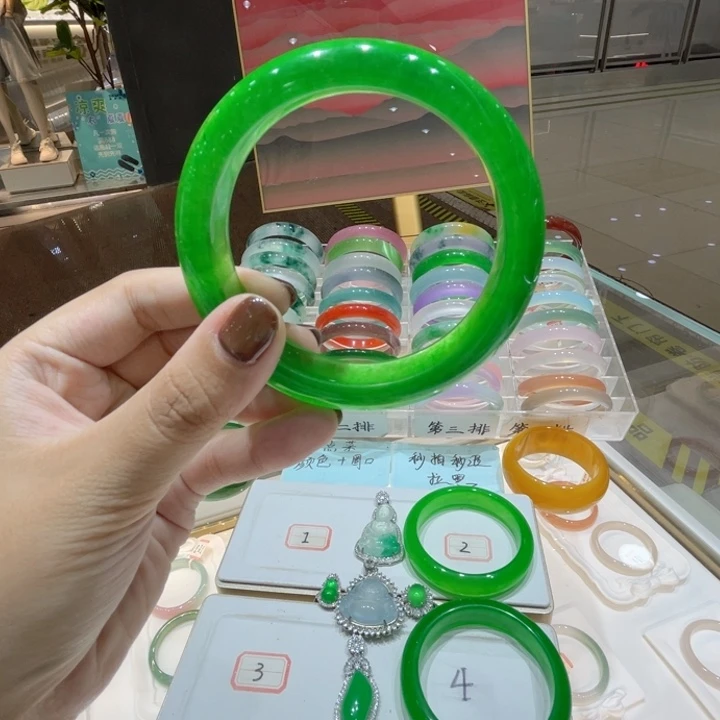 金***婆翡翠手镯未镶嵌翡翠手镯