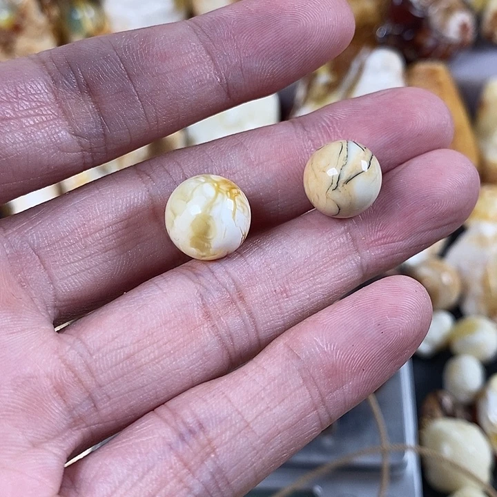 大***e琥珀未镶嵌裸石我