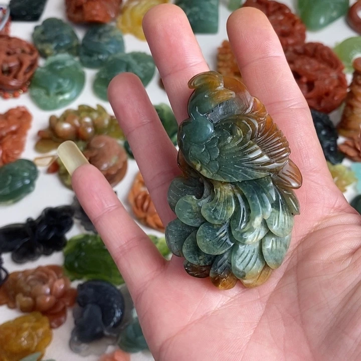 蛇纹石玉颈饰未镶嵌