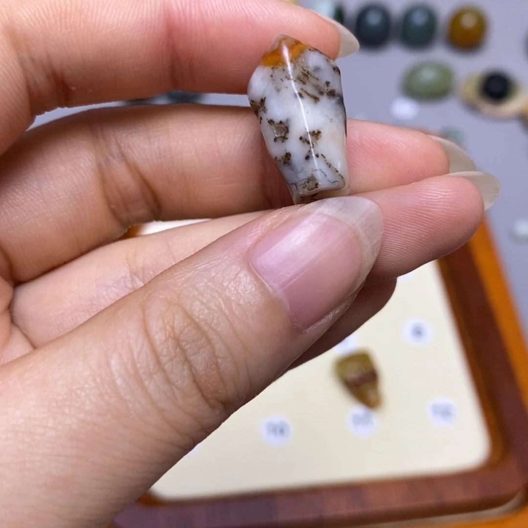 蛇纹石玉合金配饰神*人