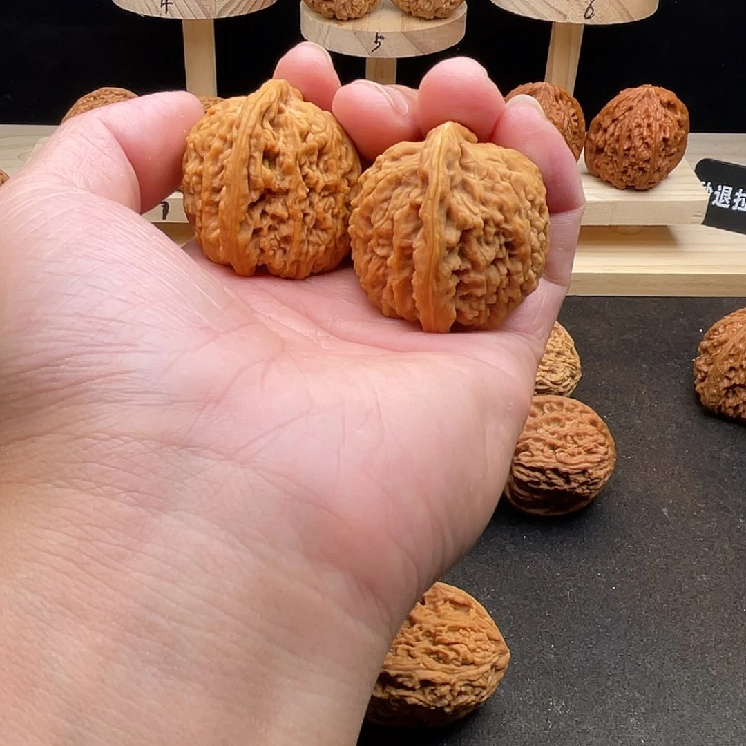 悬***丁文玩核桃吊坠南疆