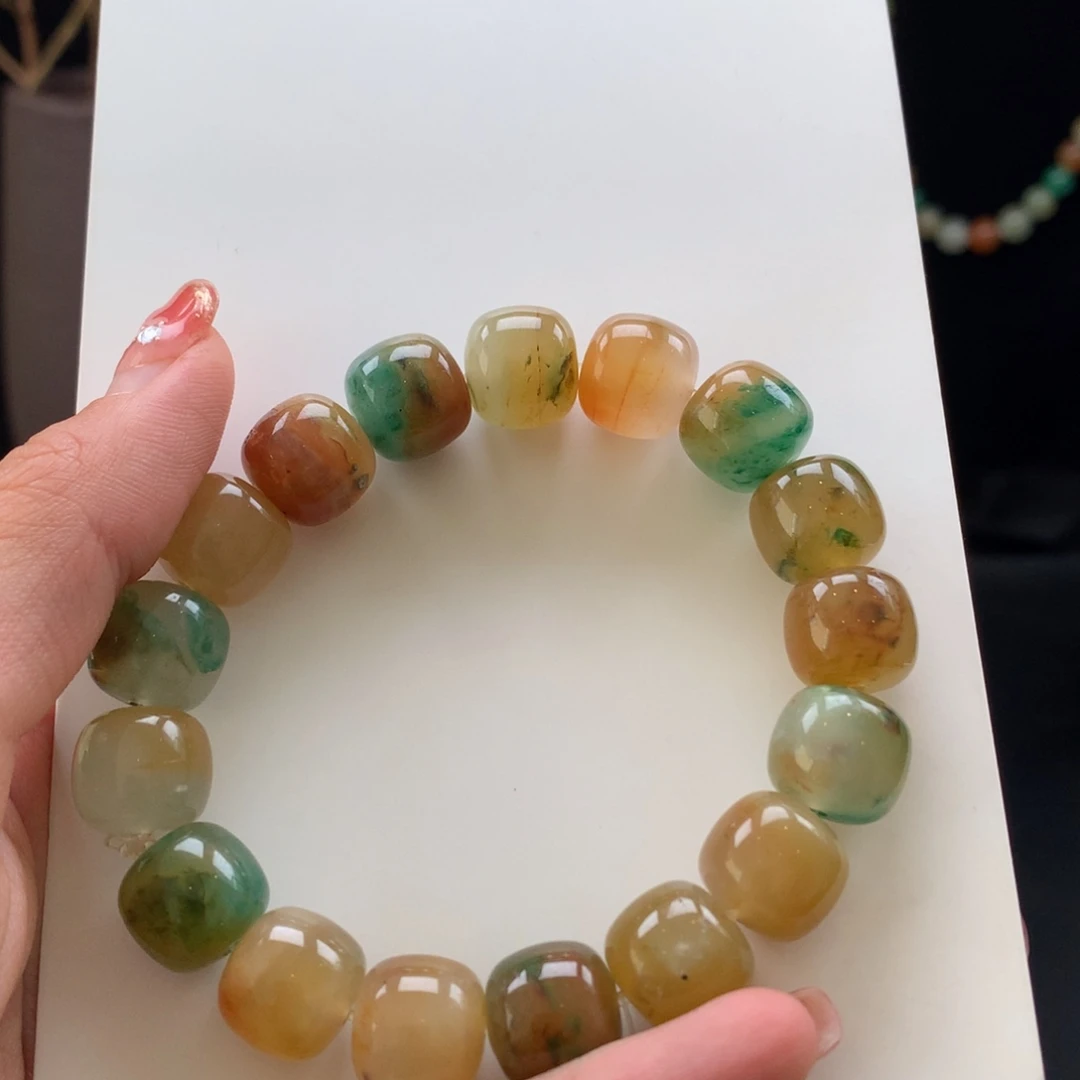 萱***妮石英质玉未镶嵌手链