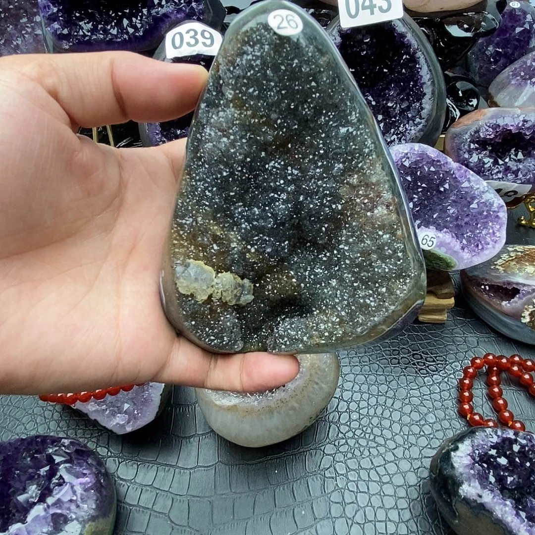 那***谁紫晶大型摆件（非配饰）未镶嵌
