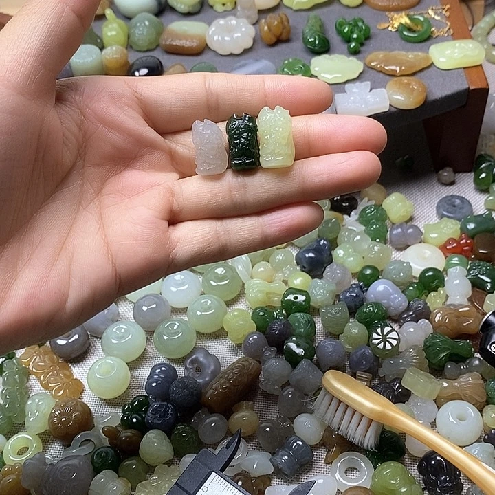 未镶嵌和田玉挂件扎基拉姆238一个多样性发其一