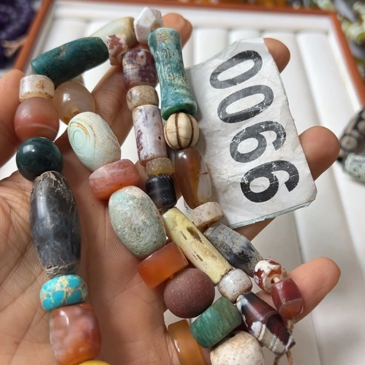 玛瑙/玉髓颈饰未镶嵌阿**北