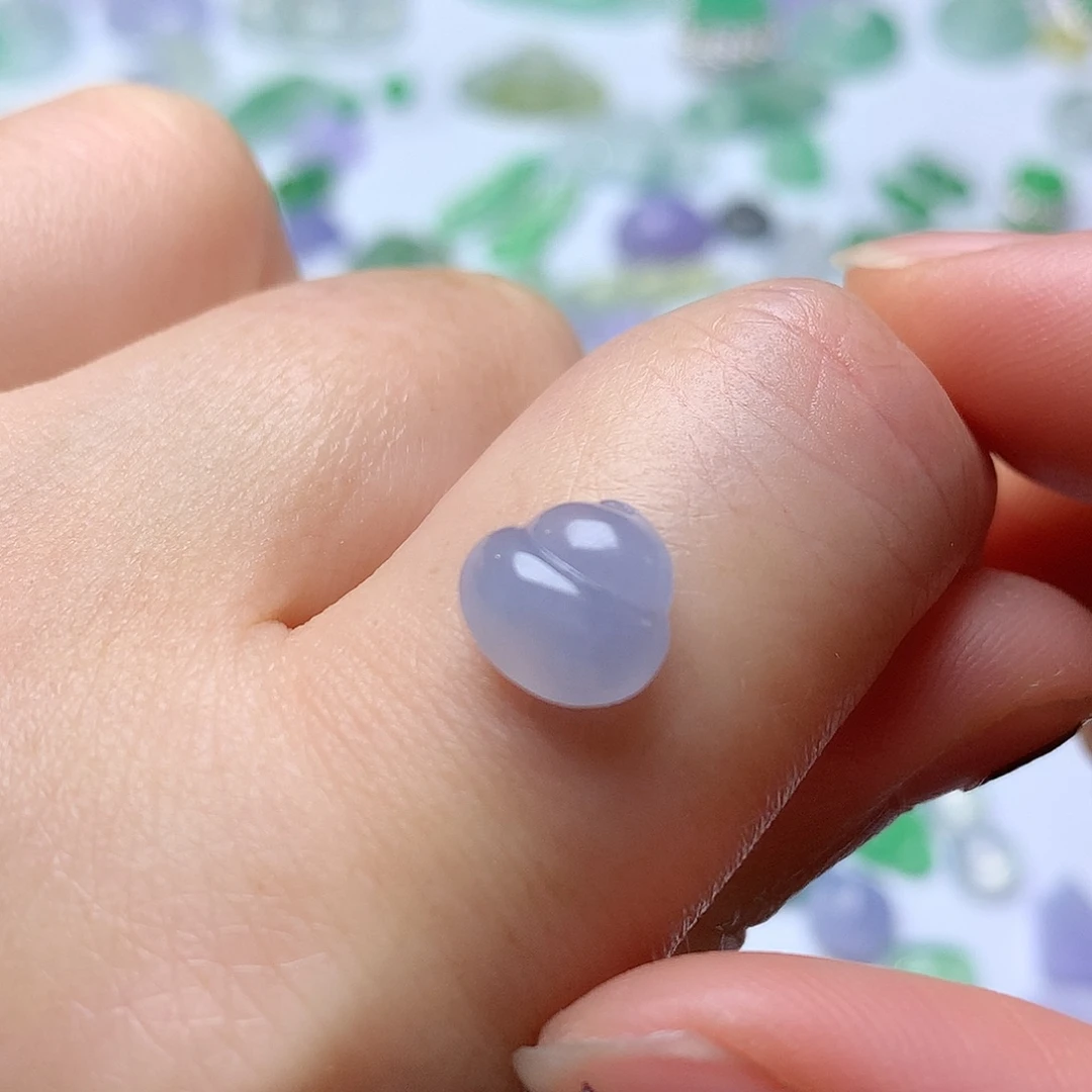 翡翠未镶嵌颈饰葫芦