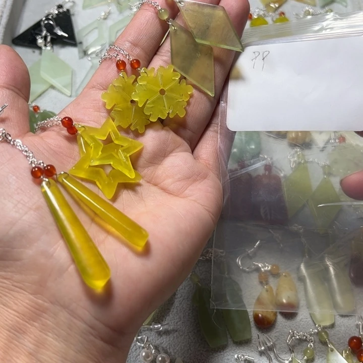 健***丽蛇纹石玉合金耳饰