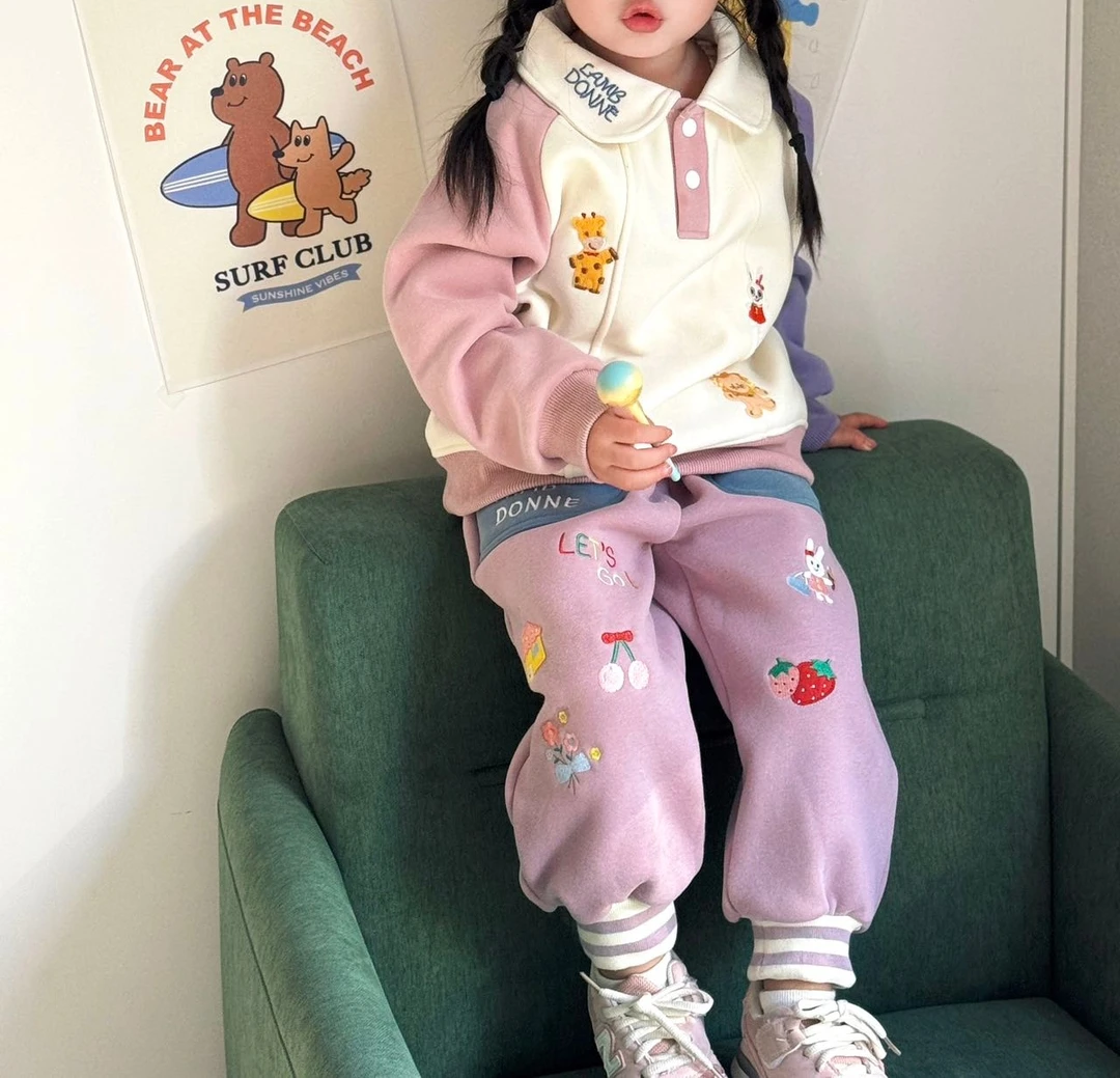 秋冬新款小动物刺绣拼色袖加绒卫衣