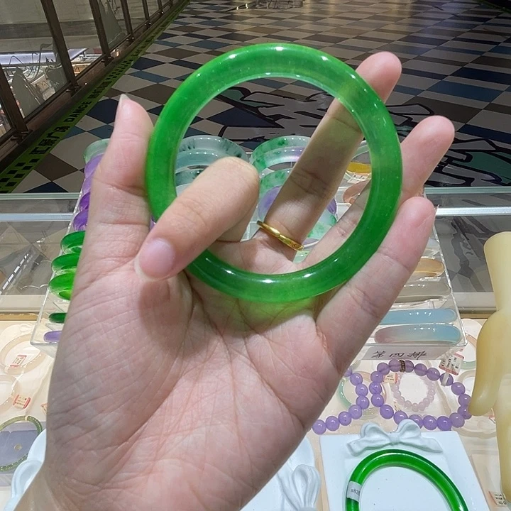 翡翠手镯未镶嵌翡翠手镯
