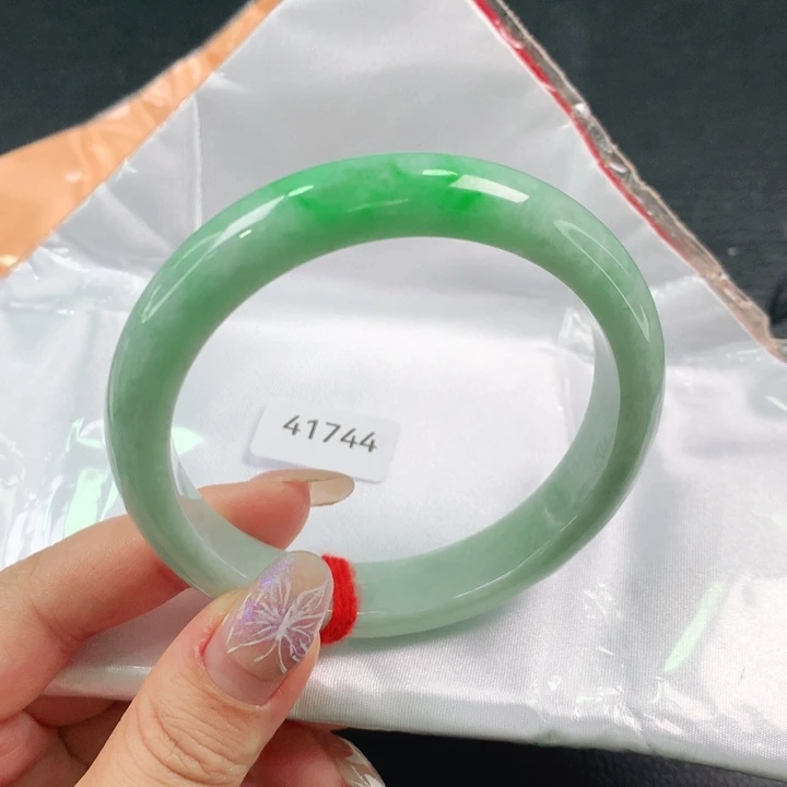 翡翠手镯未镶嵌03。