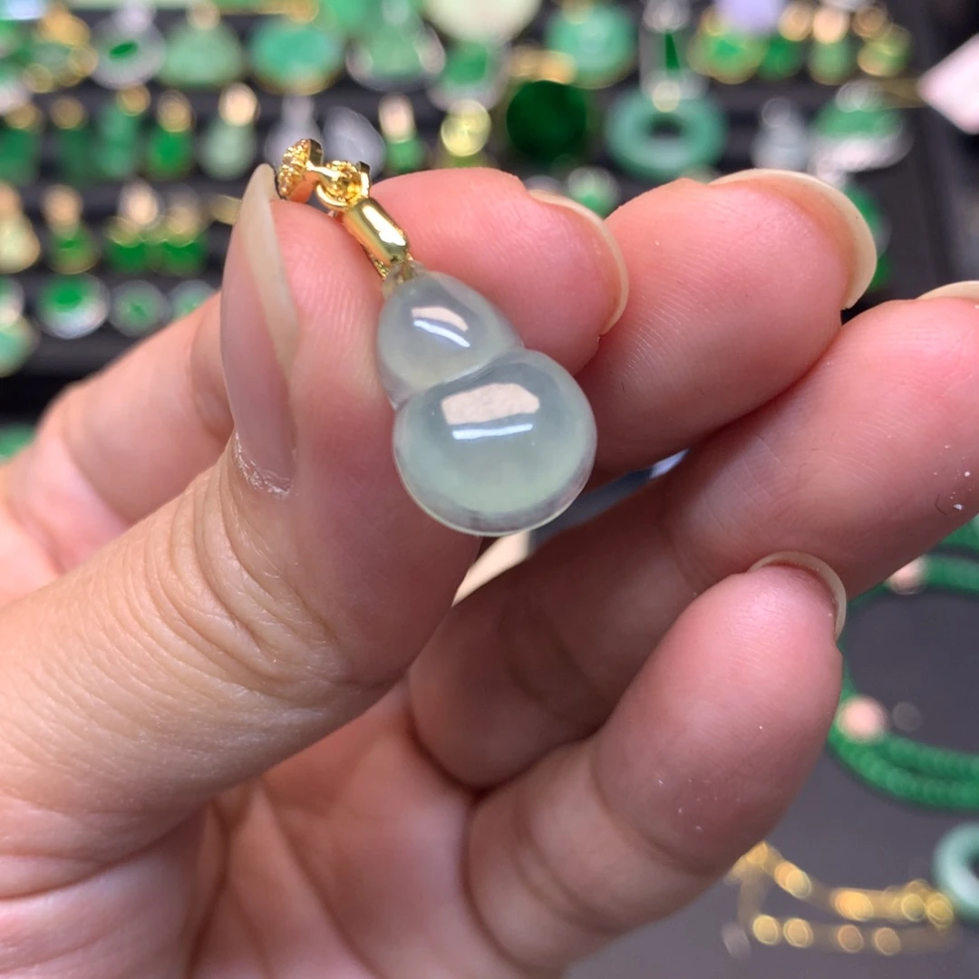 翡翠未镶嵌颈饰有纹裂