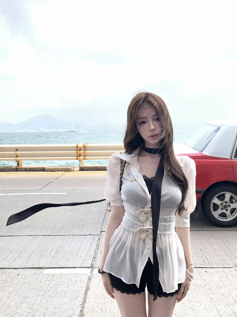 两只水仙 天生爱豆 2.0 雪纺衬衫马甲胸前小众两件套黑色短裤套装