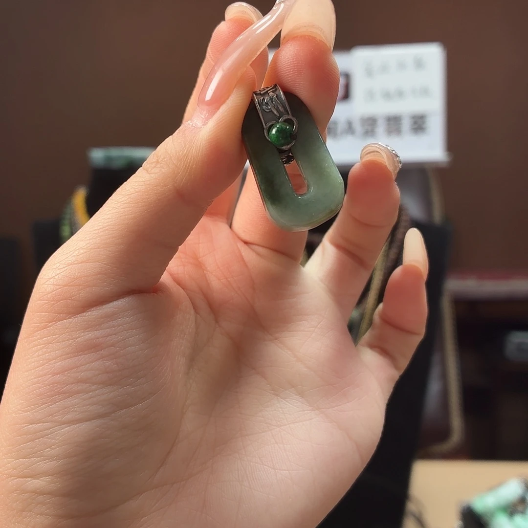 翡翠未镶嵌耳饰吊坠