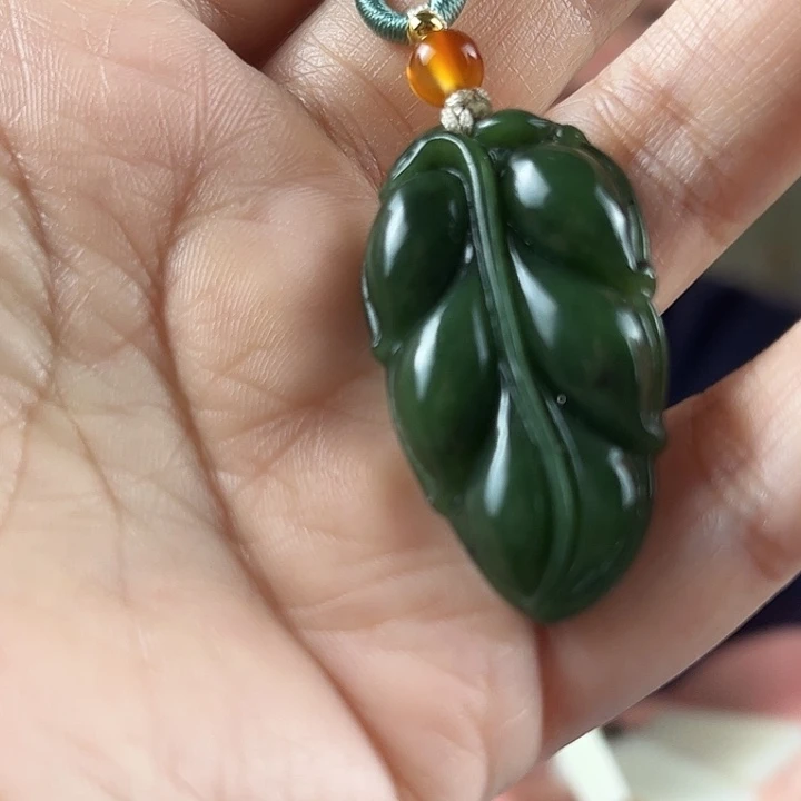 颈饰未镶嵌和田玉（碧玉）七*一