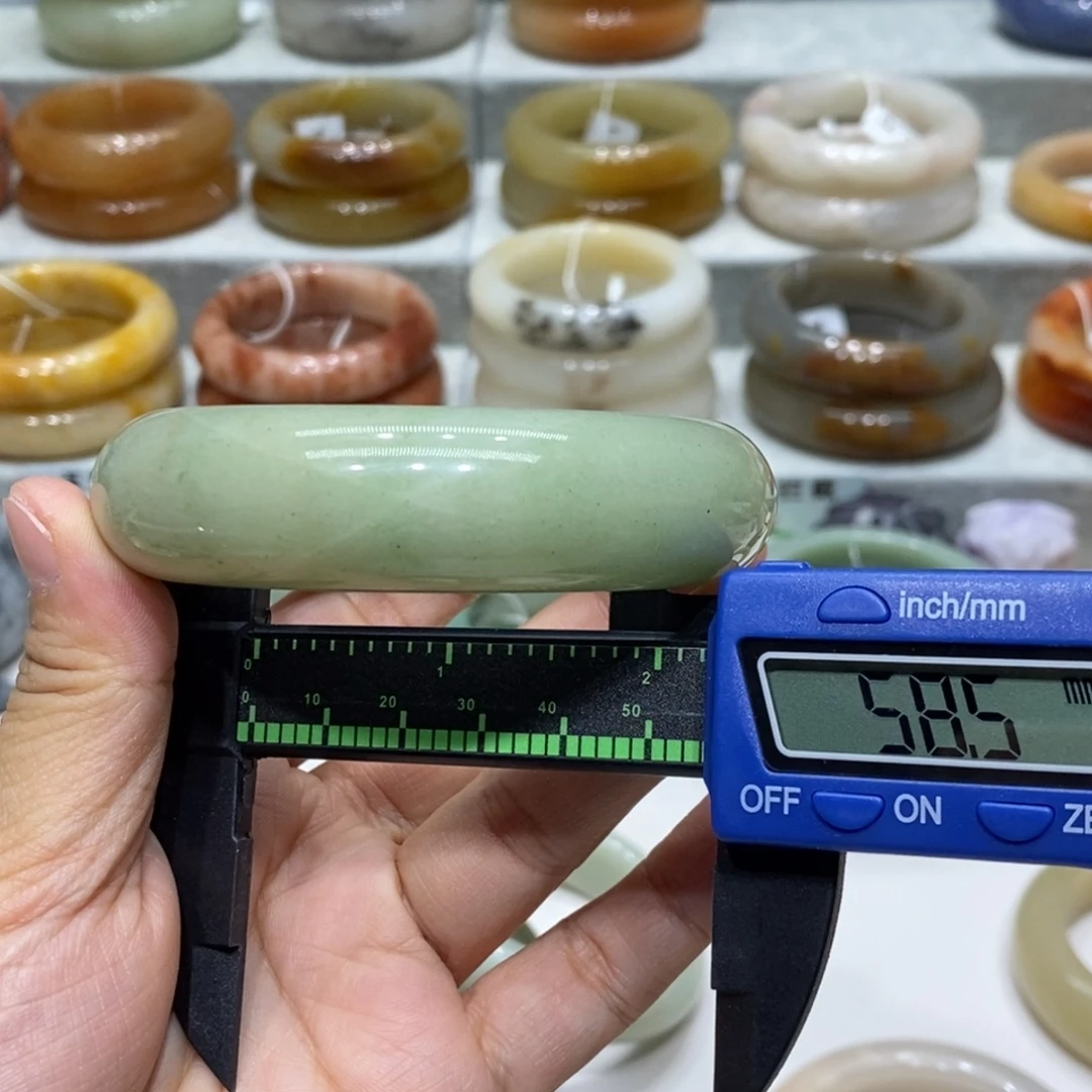 石英岩玉未镶嵌手镯