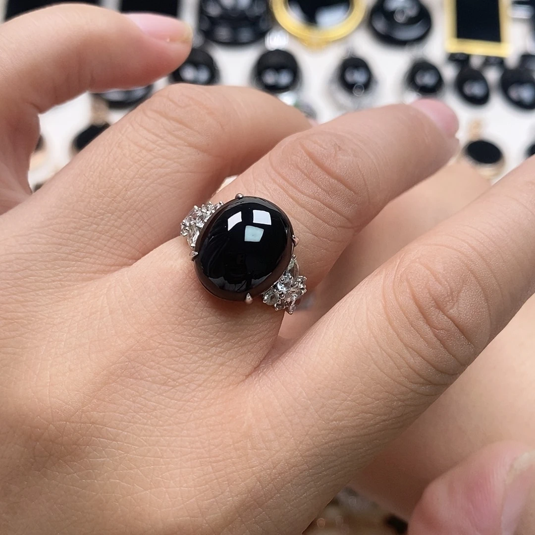 翡翠18K金镶嵌戒指