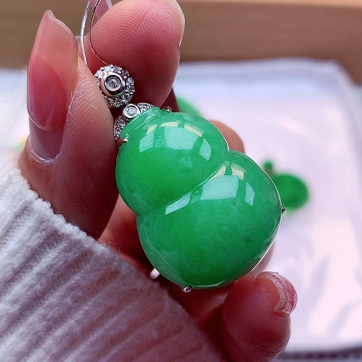 翡翠颈饰18K金镶嵌翡翠