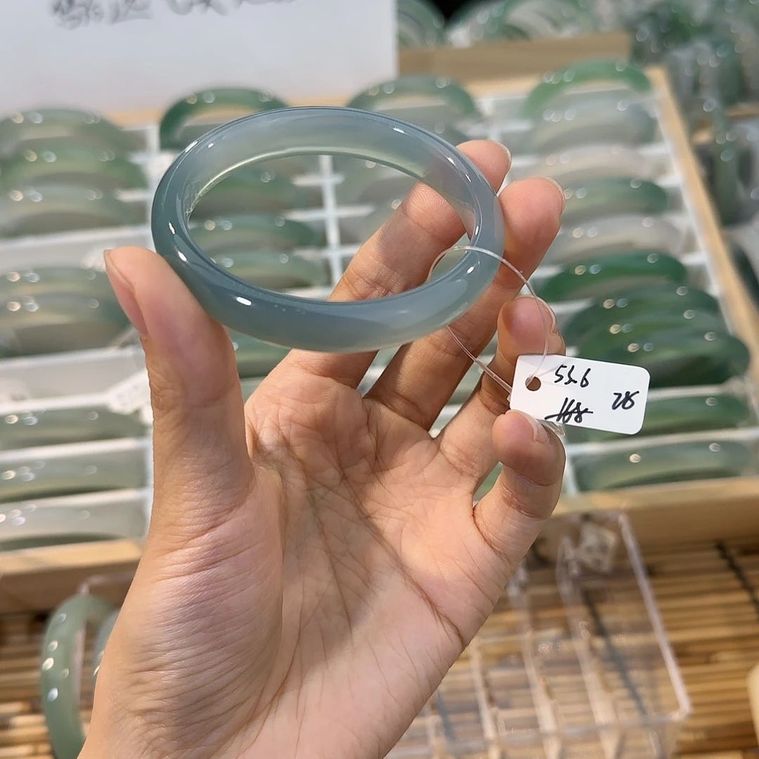 玛瑙/玉髓未镶嵌手镯圈口53.6
