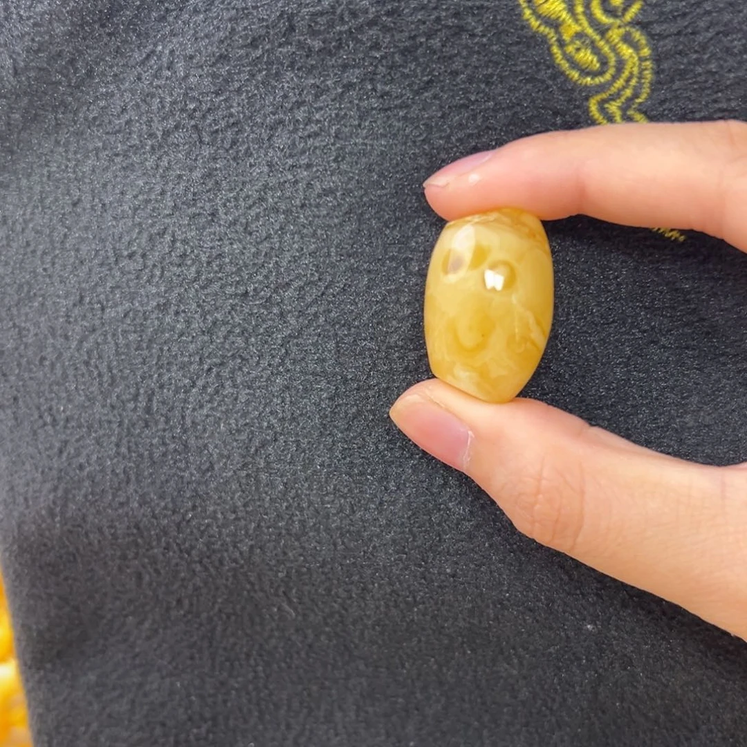 未镶嵌琥珀珠宝奇石