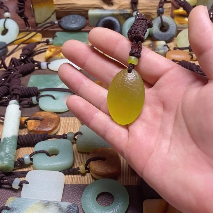 蛇纹石玉挂件未镶嵌沙****包