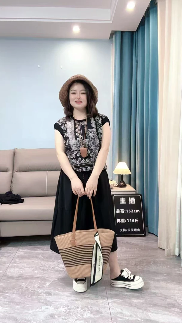 《优麦汇》Y6158夏款圆领设计感时尚百搭无袖显瘦上衣款女