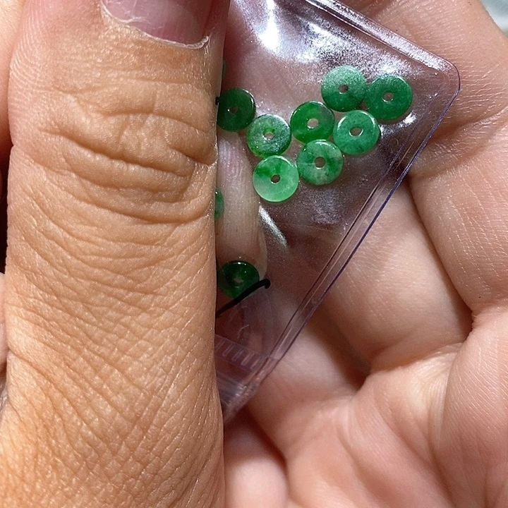 一****翡翠散珠天然翡翠共8粒