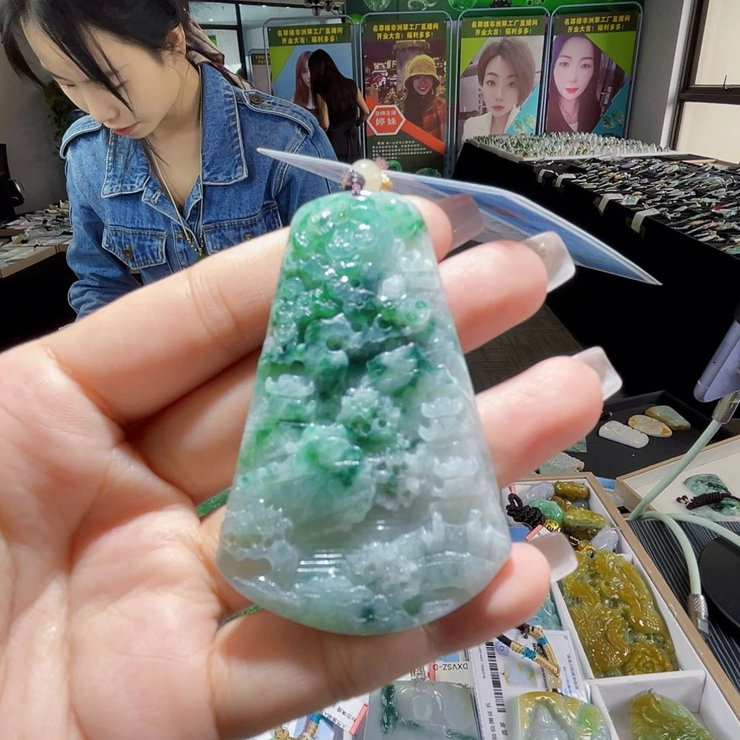 颈饰未镶嵌翡翠一个