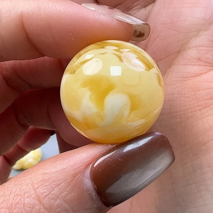 蜜蜡未镶嵌珠宝奇石